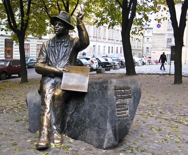 Пам’ятник Єпіфану Дровняку у Львові