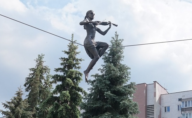 Скульптура "Висока нота" Олександра Лідаговського у Черкасах / Фото: chmr.gov.ua